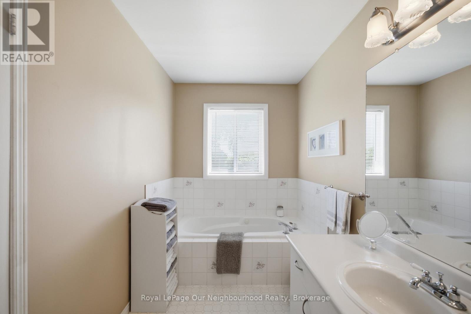 3839 LAROSE CRESCENT - 29