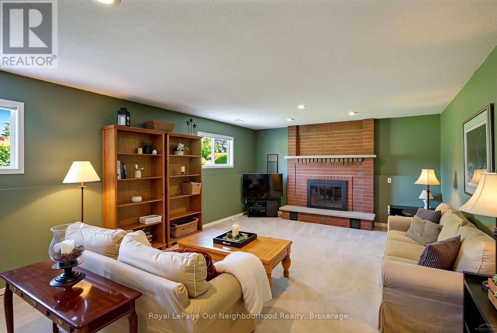 3839 LAROSE CRESCENT - 36