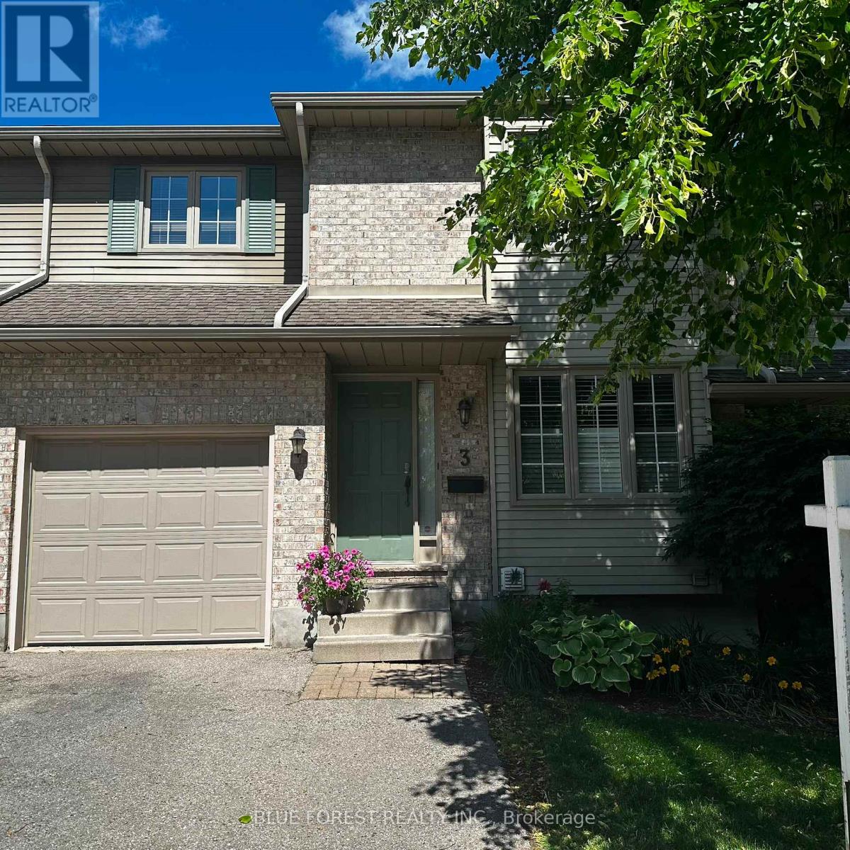 #3 410 AMBLESIDE DRIVE - 2