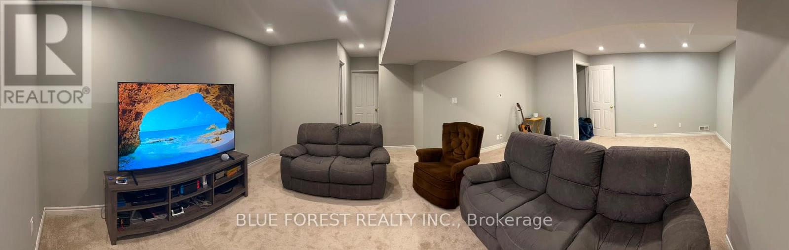 #3 410 AMBLESIDE DRIVE - 30