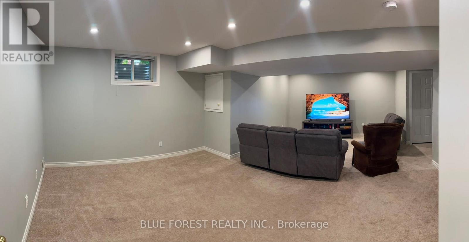 #3 410 AMBLESIDE DRIVE - 31