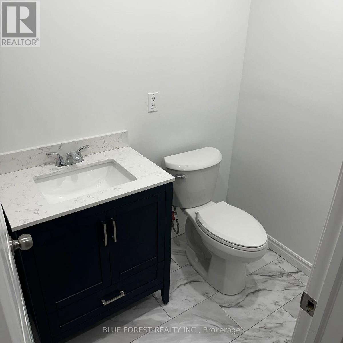 #3 410 AMBLESIDE DRIVE - 32