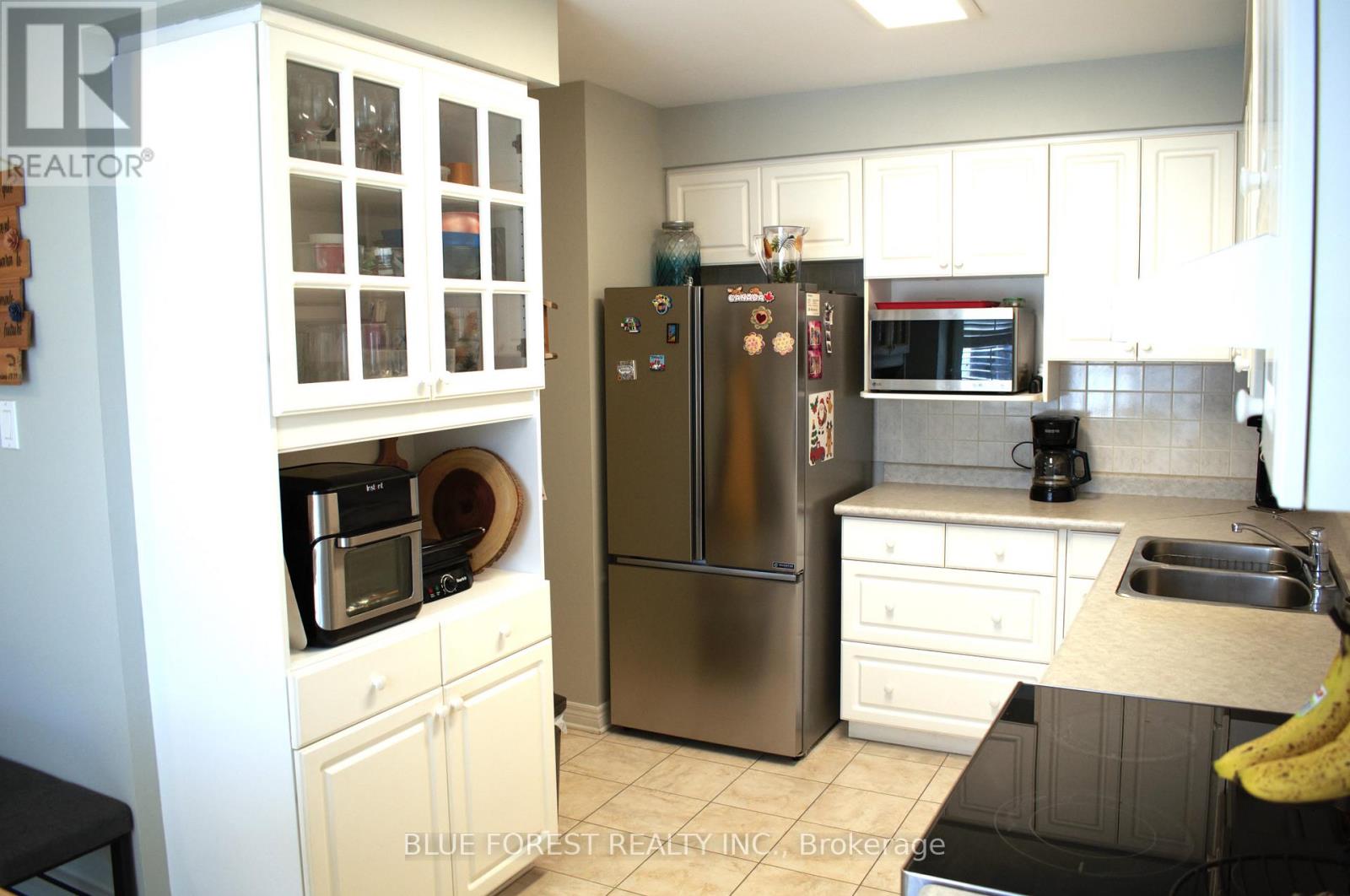 #3 410 AMBLESIDE DRIVE - 5