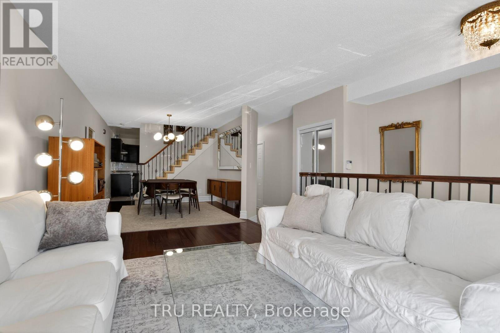 Living/dining area