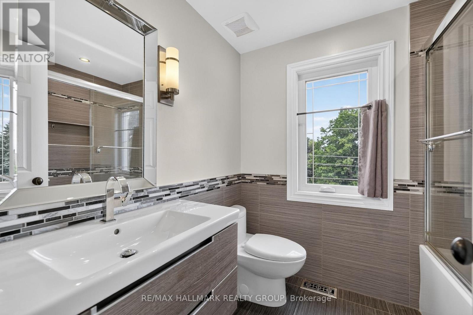 4 Bed, 3 Bath House for Sale in Ottawa – 1064 MOFFATT DRIVE, Ottawa – MLS# X13454920 - Image 25