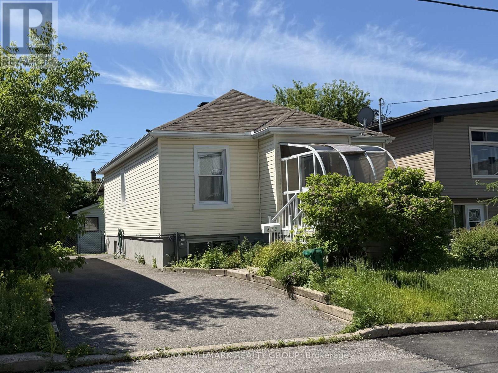 318 SHAKESPEARE STREET - 1
