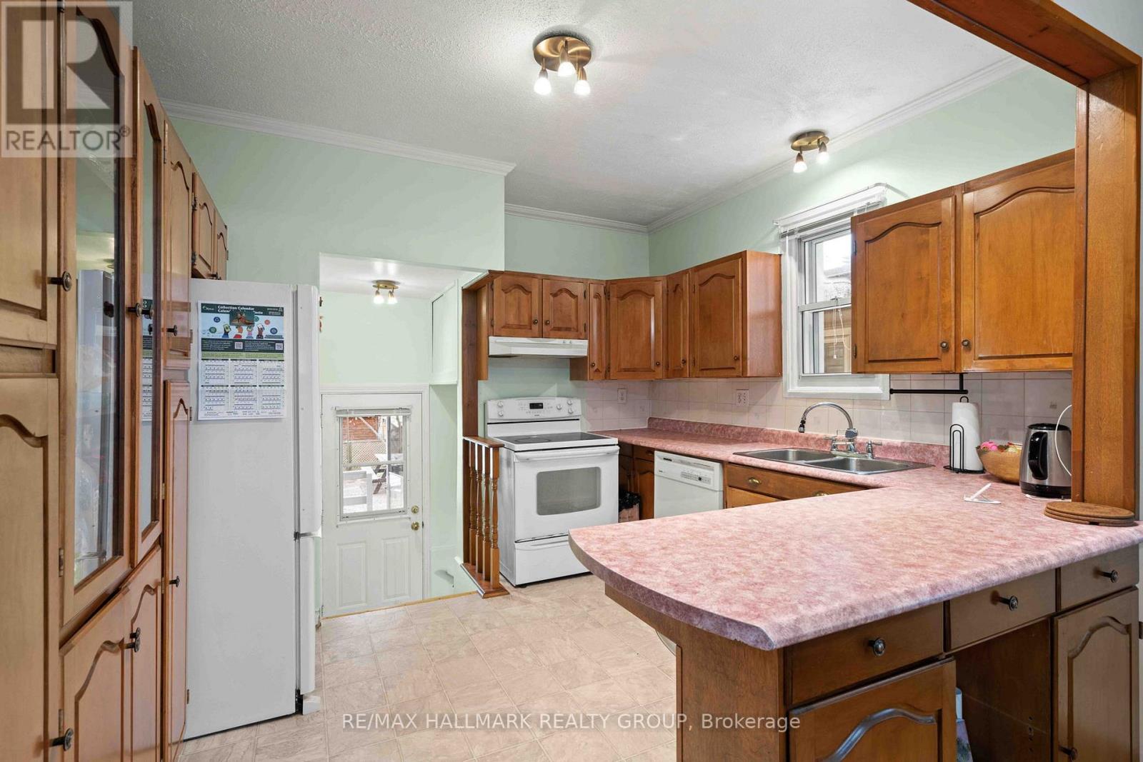 318 SHAKESPEARE STREET - 8