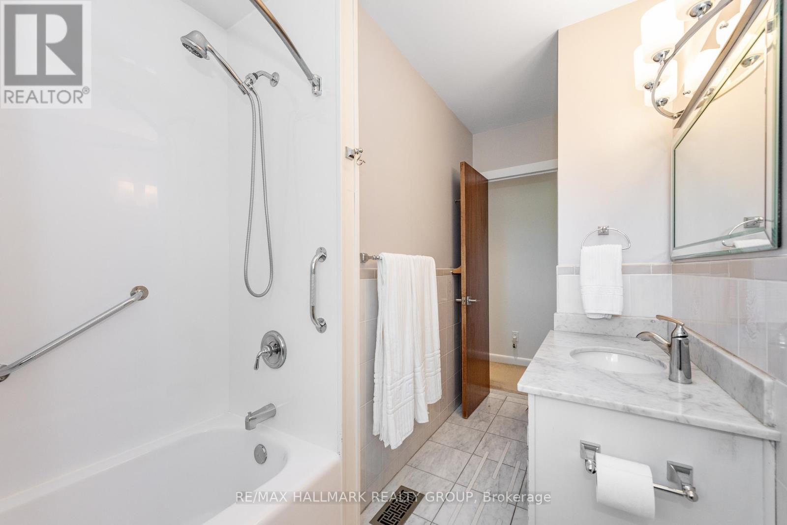 3 Bed, 1 Bath House for Sale in Ottawa – 7866 LAWRENCE STREET, Ottawa – MLS# X13454936 - Image 21
