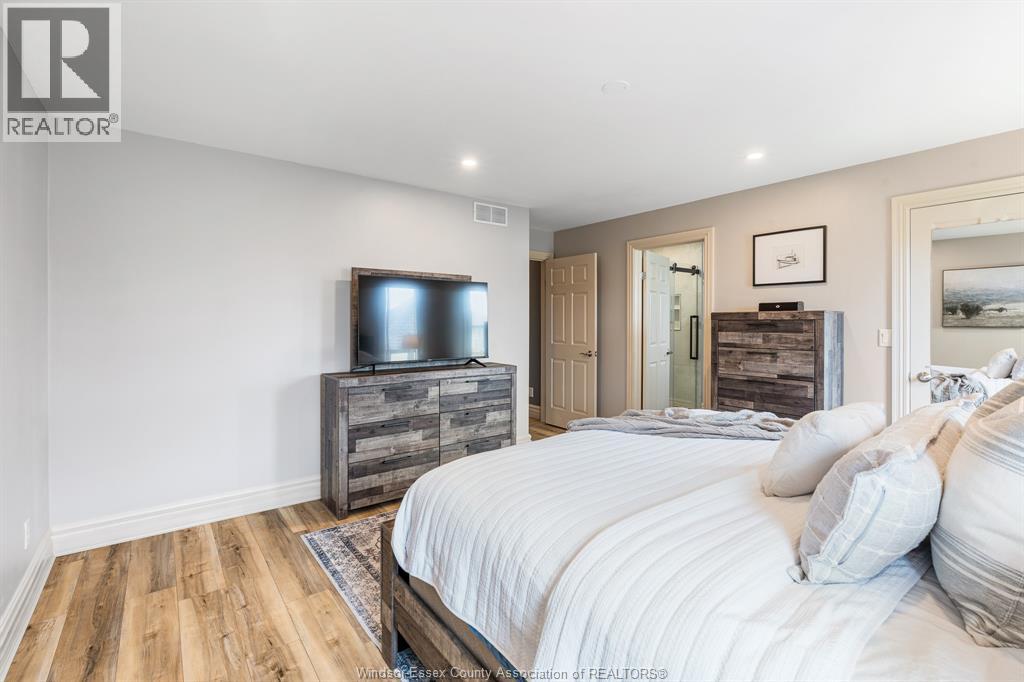 7 Beniuk COURT - 12