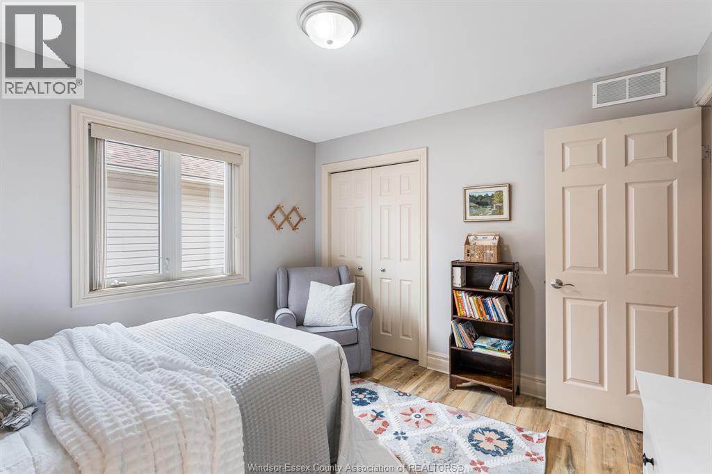 7 Beniuk COURT - 16