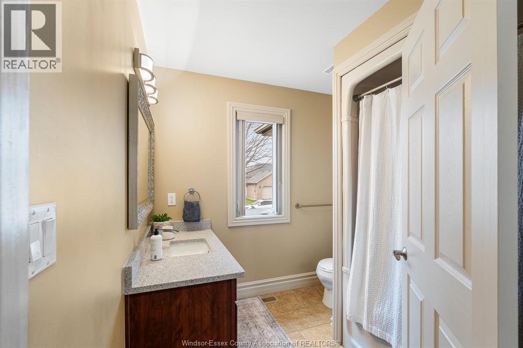 7 Beniuk COURT - 19