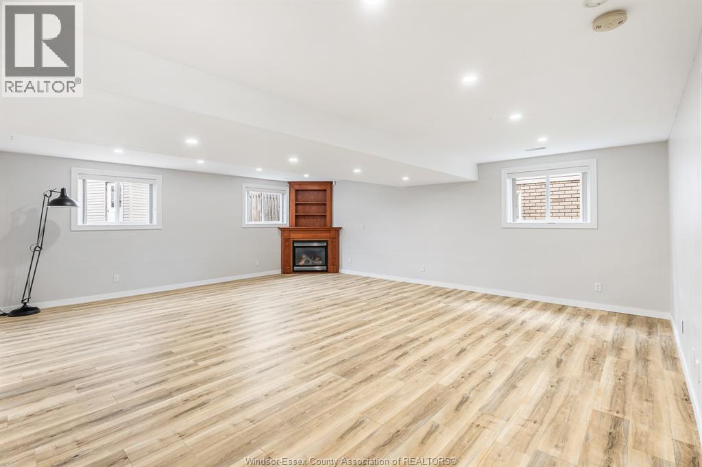 7 Beniuk COURT - 21