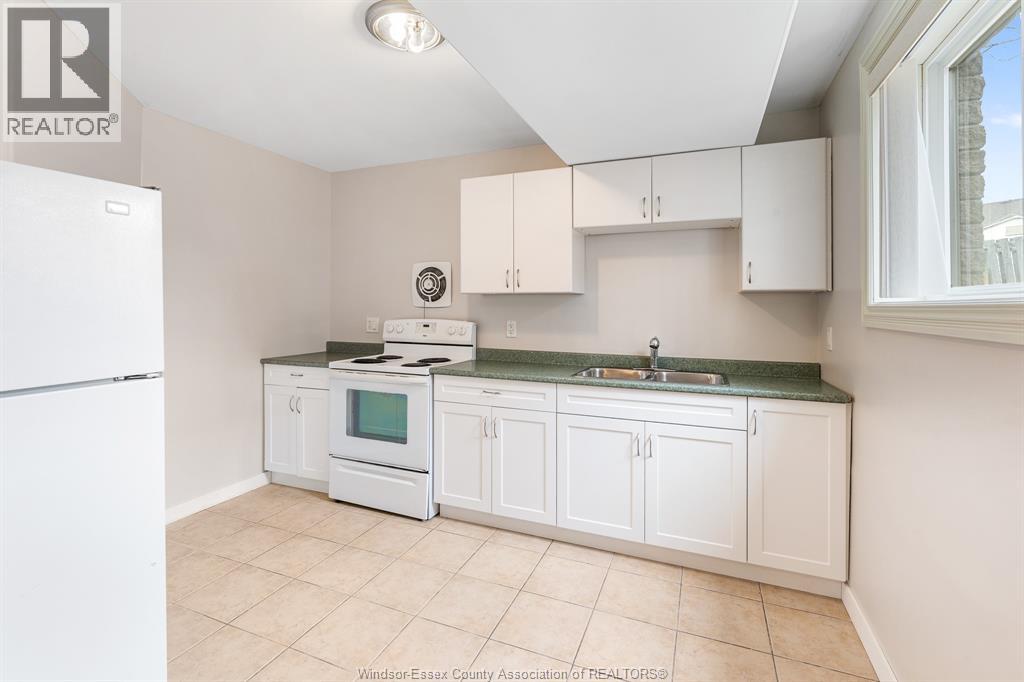 7 Beniuk COURT - 24