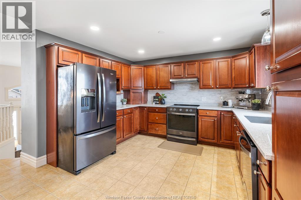 7 Beniuk COURT - 8