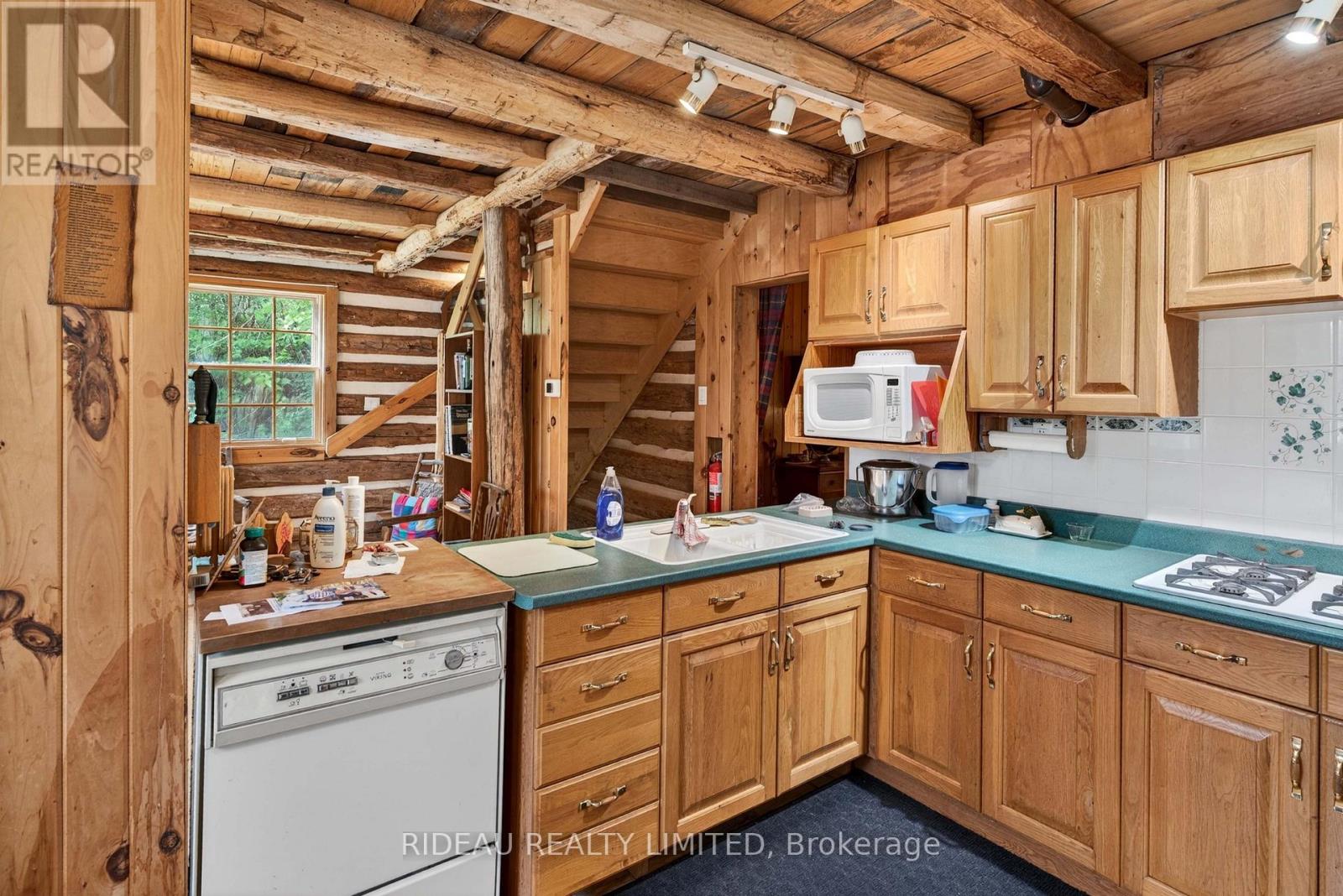 114 BAYS END LANE - 11