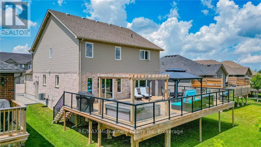 122 BRIDGE CRESCENT - 11