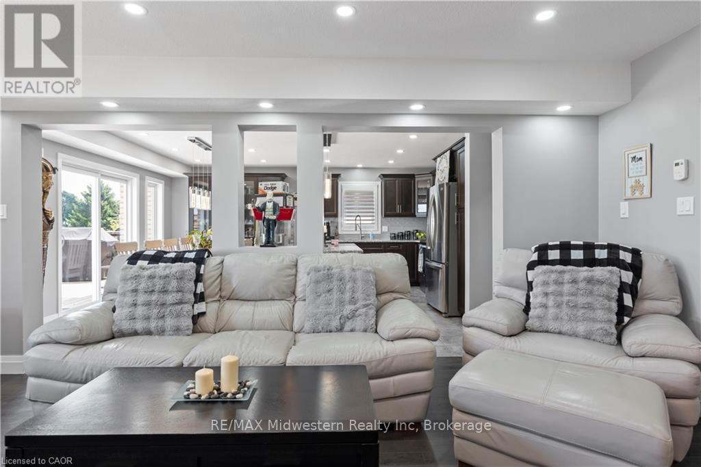 122 BRIDGE CRESCENT - 25