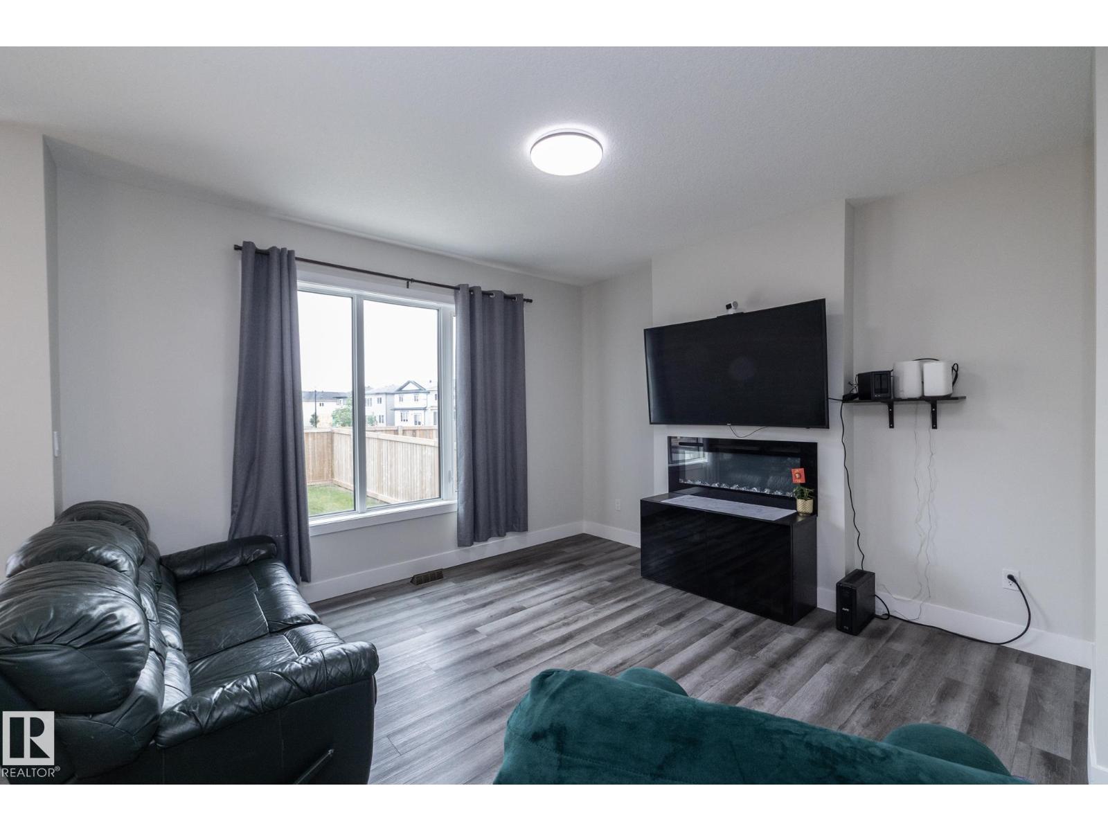 18123 89 ST NW - 7