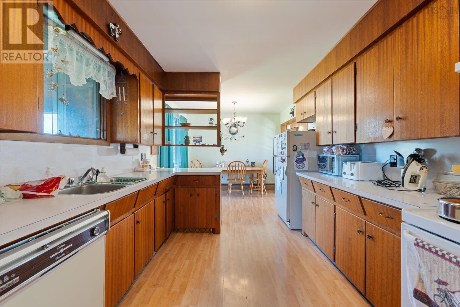 301 Highway 201 - 19