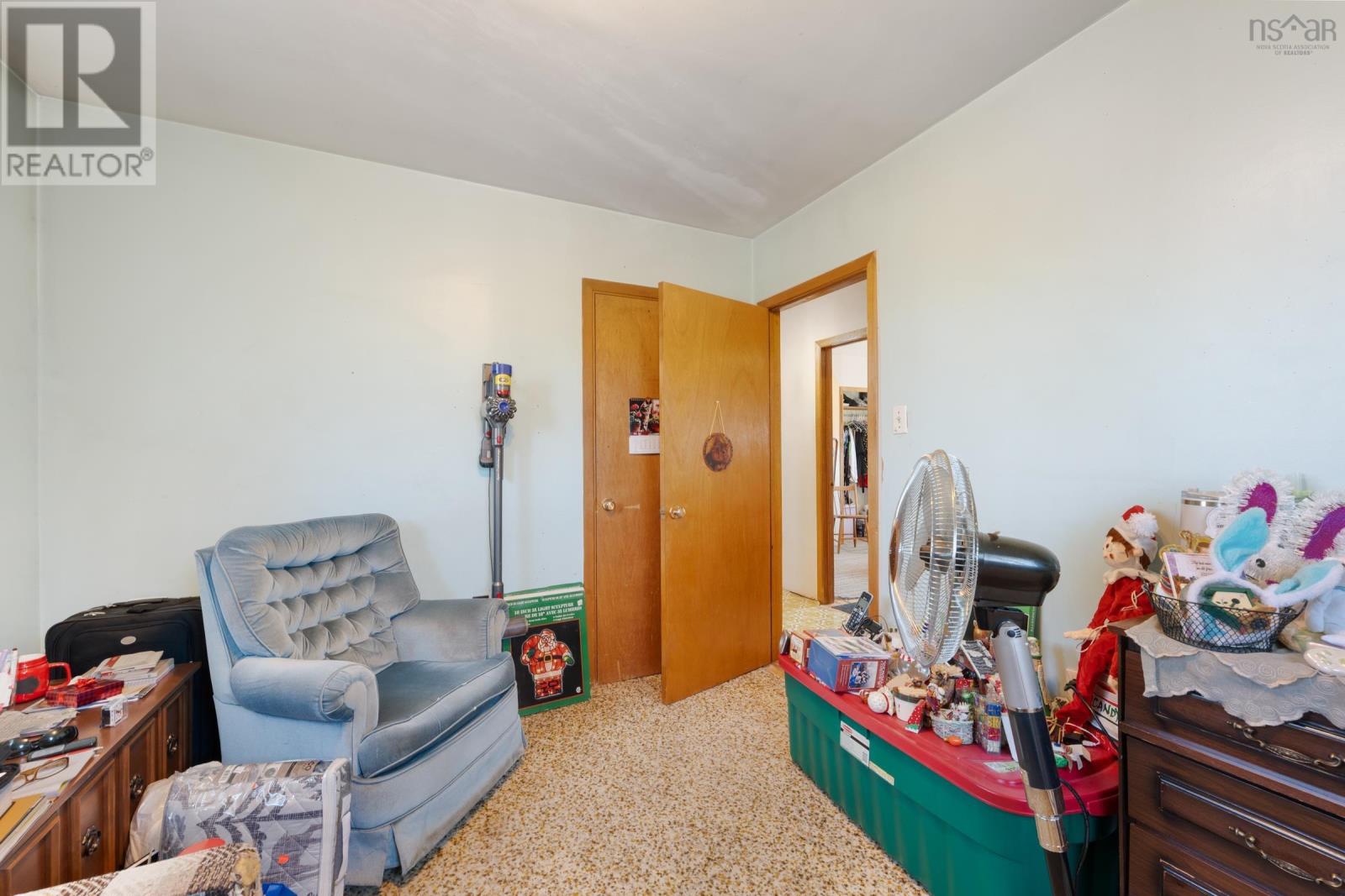 301 Highway 201 - 25