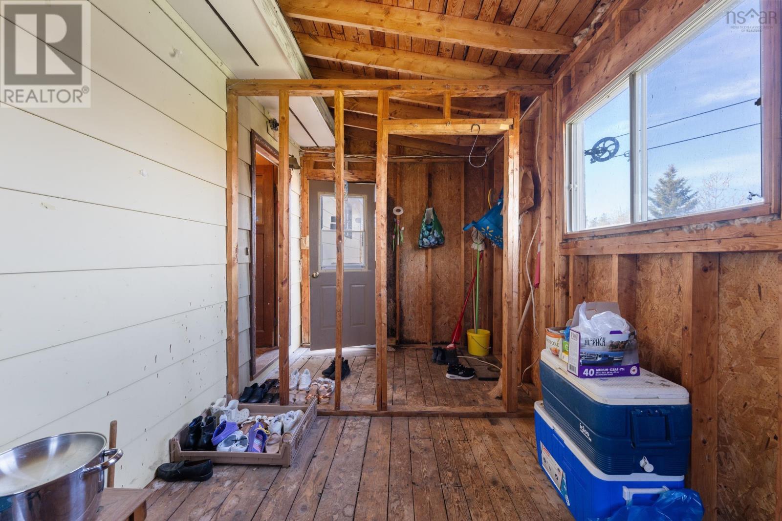 301 Highway 201 - 34