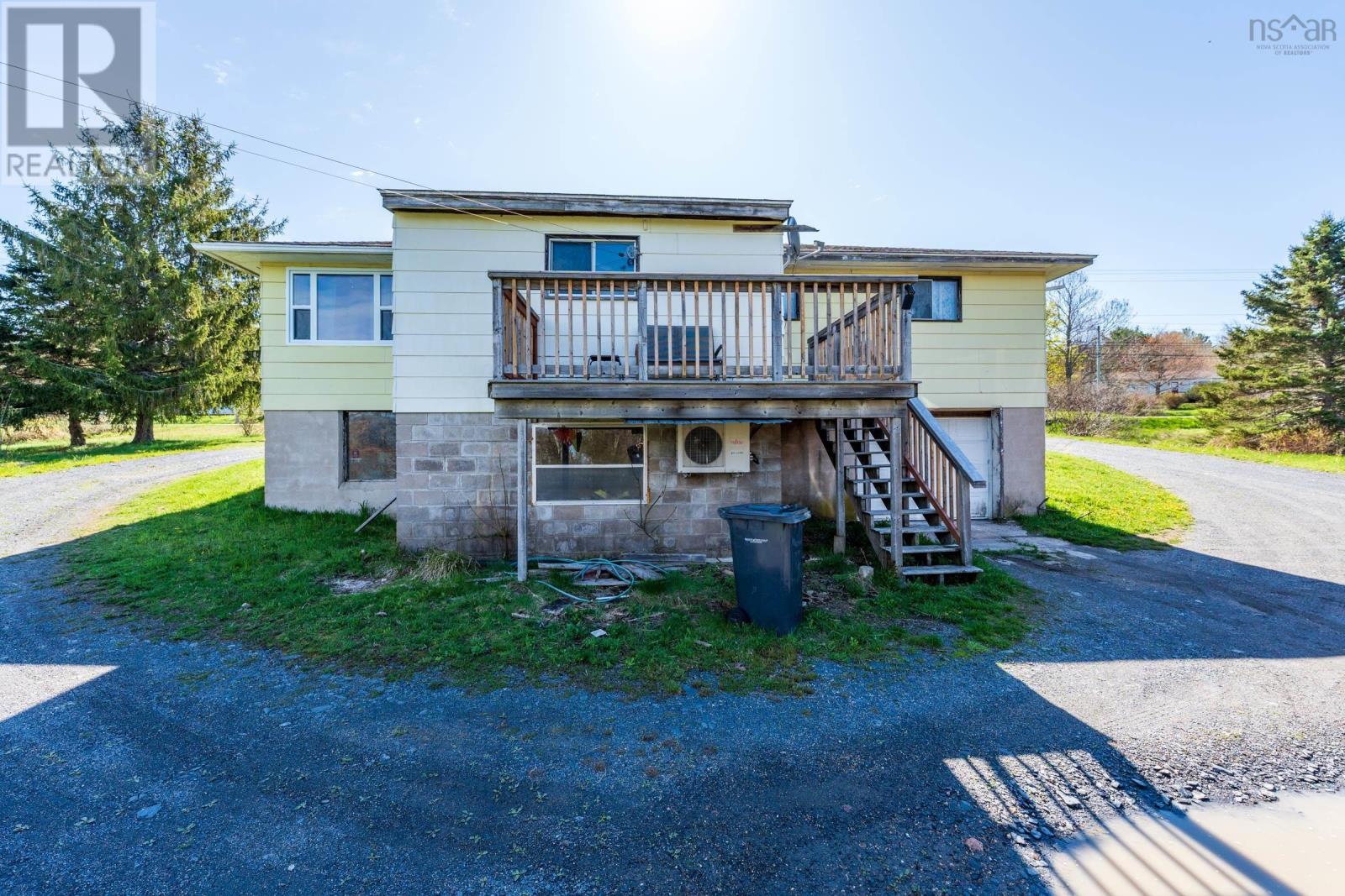 301 Highway 201 - 40
