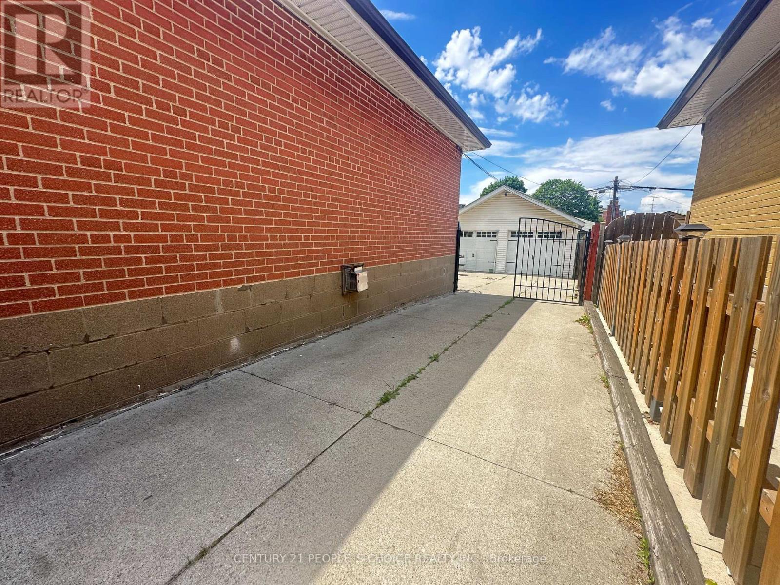 2864 WESTON ROAD - 40