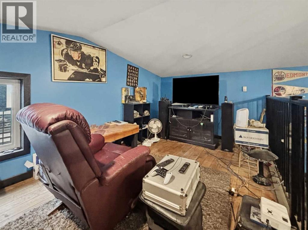 Loft w/ Storage Underneath