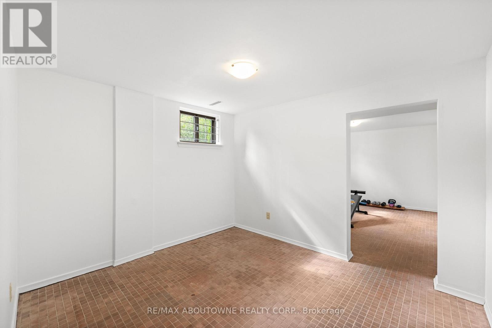 20 ARKENDO DRIVE - 27