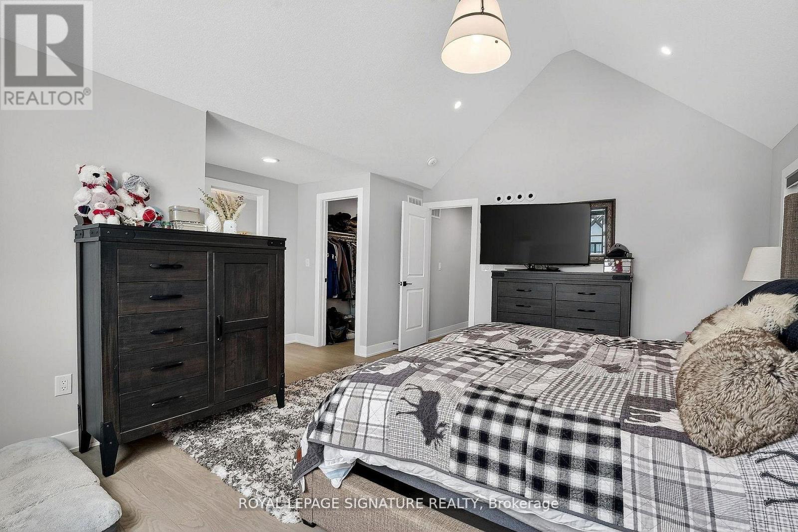 #11 297 WHITING STREET - 38