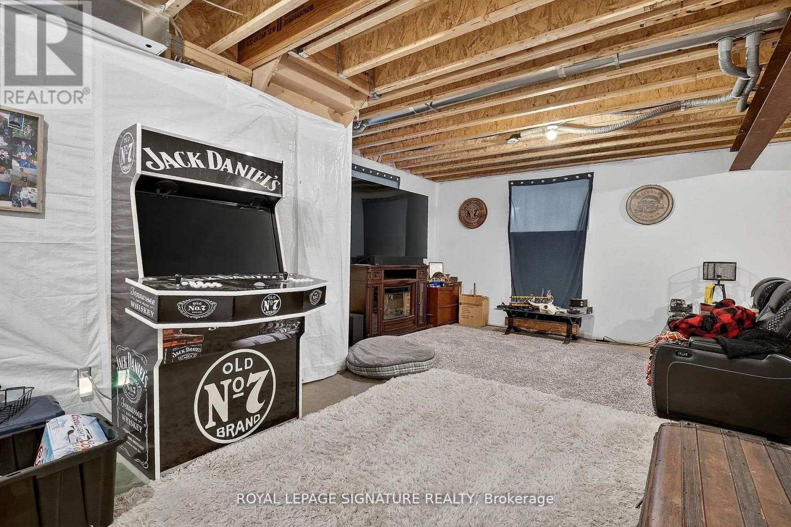 #11 297 WHITING STREET - 44
