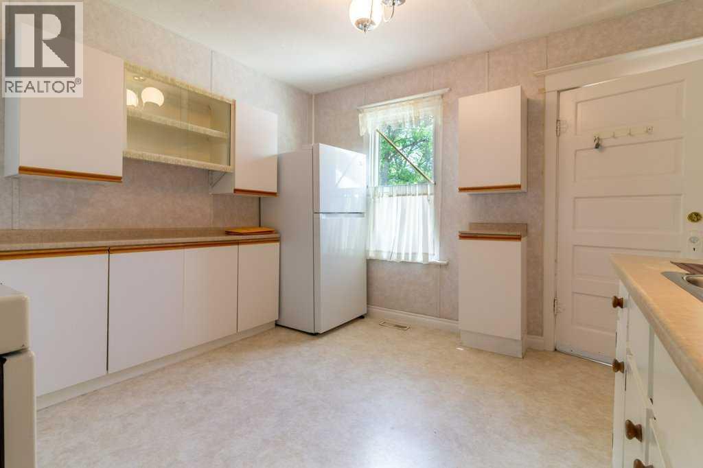 1826 5 Avenue N - 9
