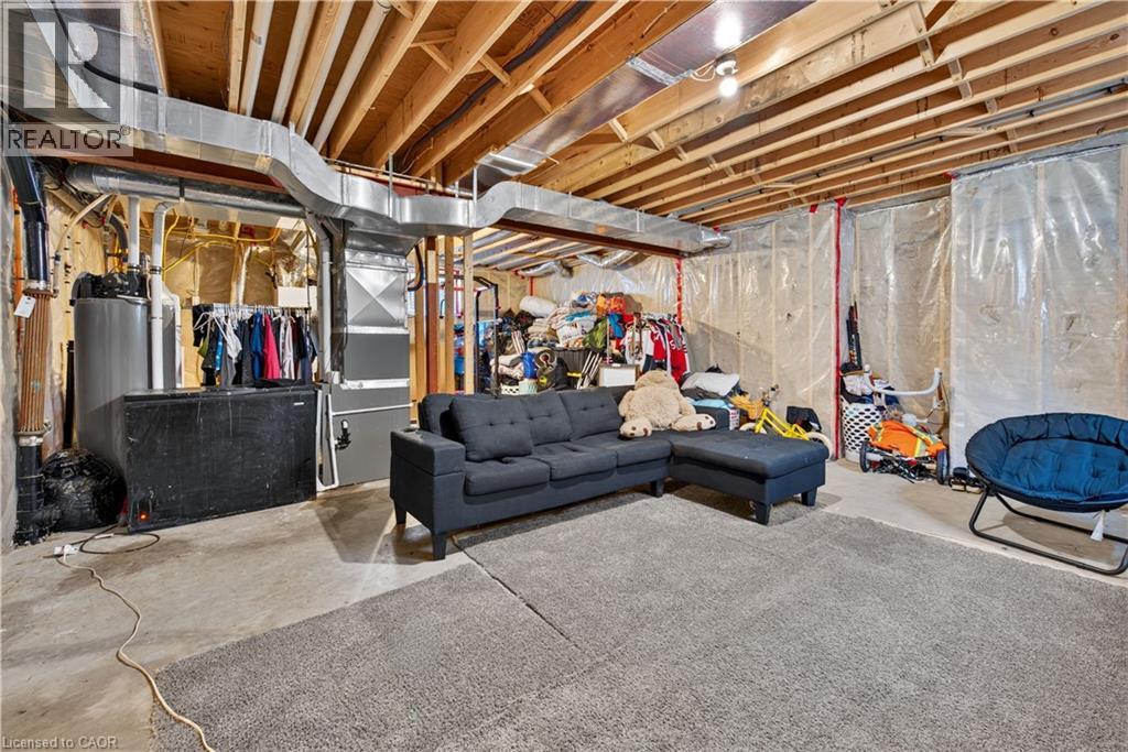 32 ASHBERRY Place - 33