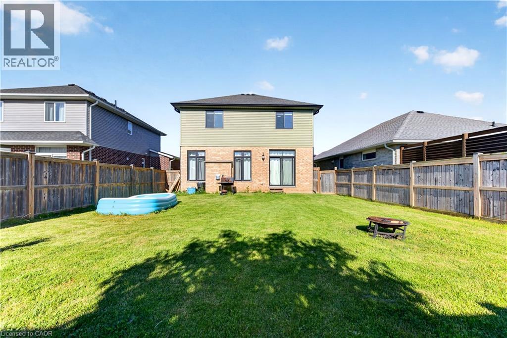 32 ASHBERRY Place - 36