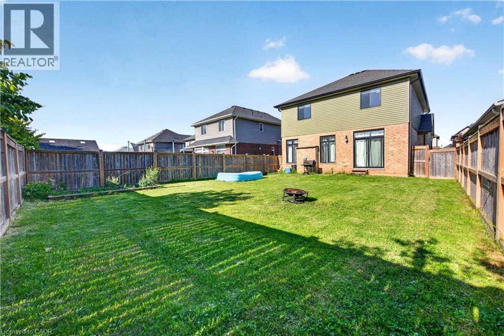 32 ASHBERRY Place - 38
