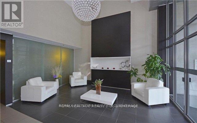 #424 120 DALLIMORE CIRCLE - 18