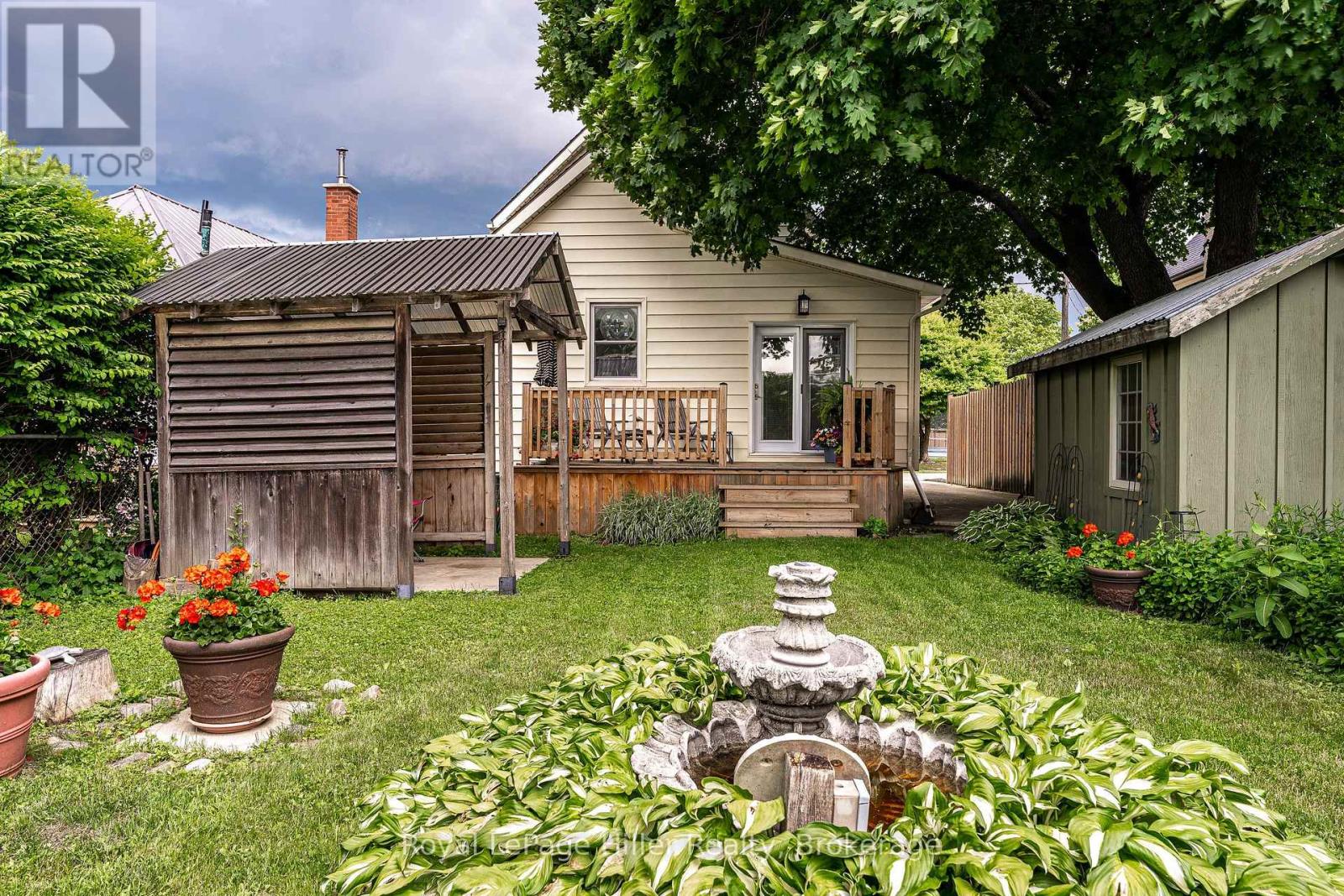 121 MILTON STREET - 46