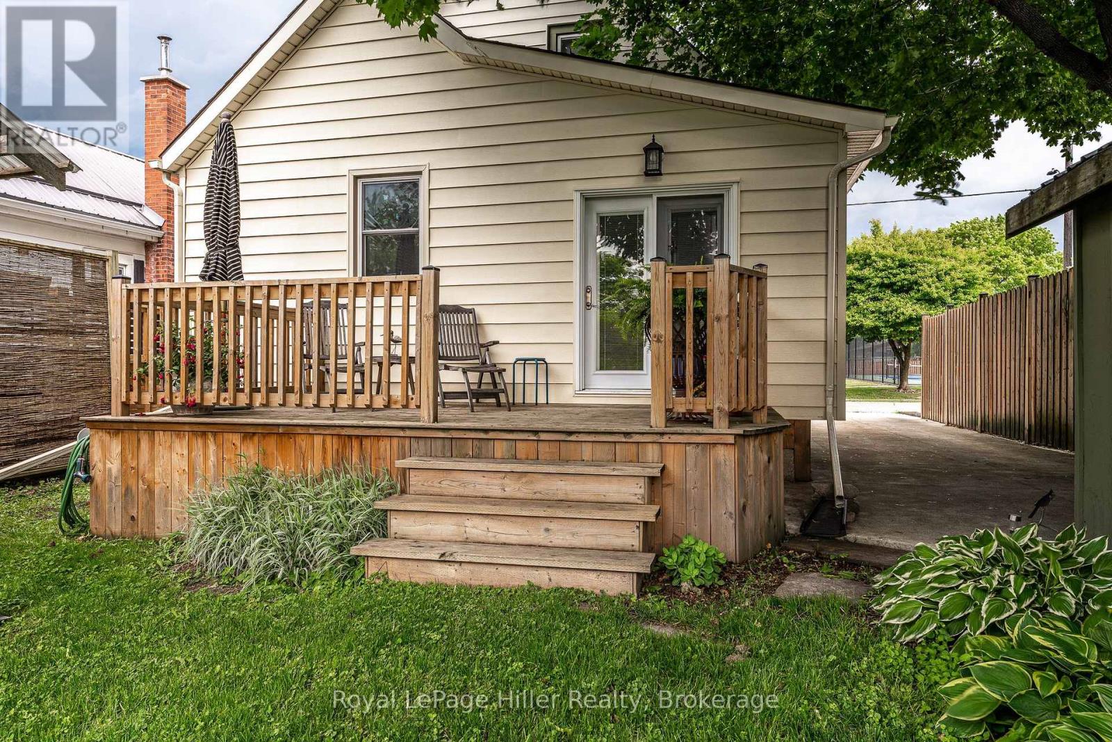 121 MILTON STREET - 47