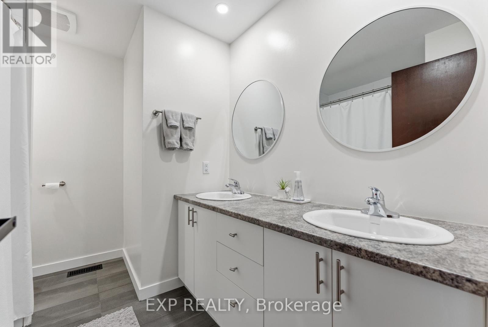 3 Bed, 2 Bath House for Sale in Ottawa – 15 NEWBURY AVENUE, Ottawa – MLS# X13455044 - Image 20