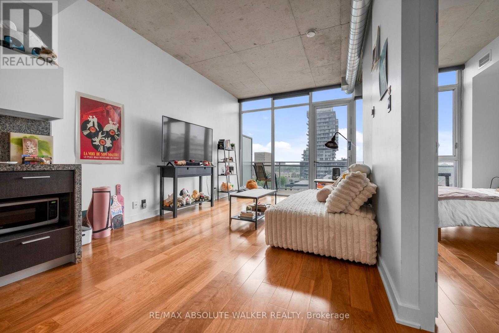 #717 360 MCLEOD STREET - 16