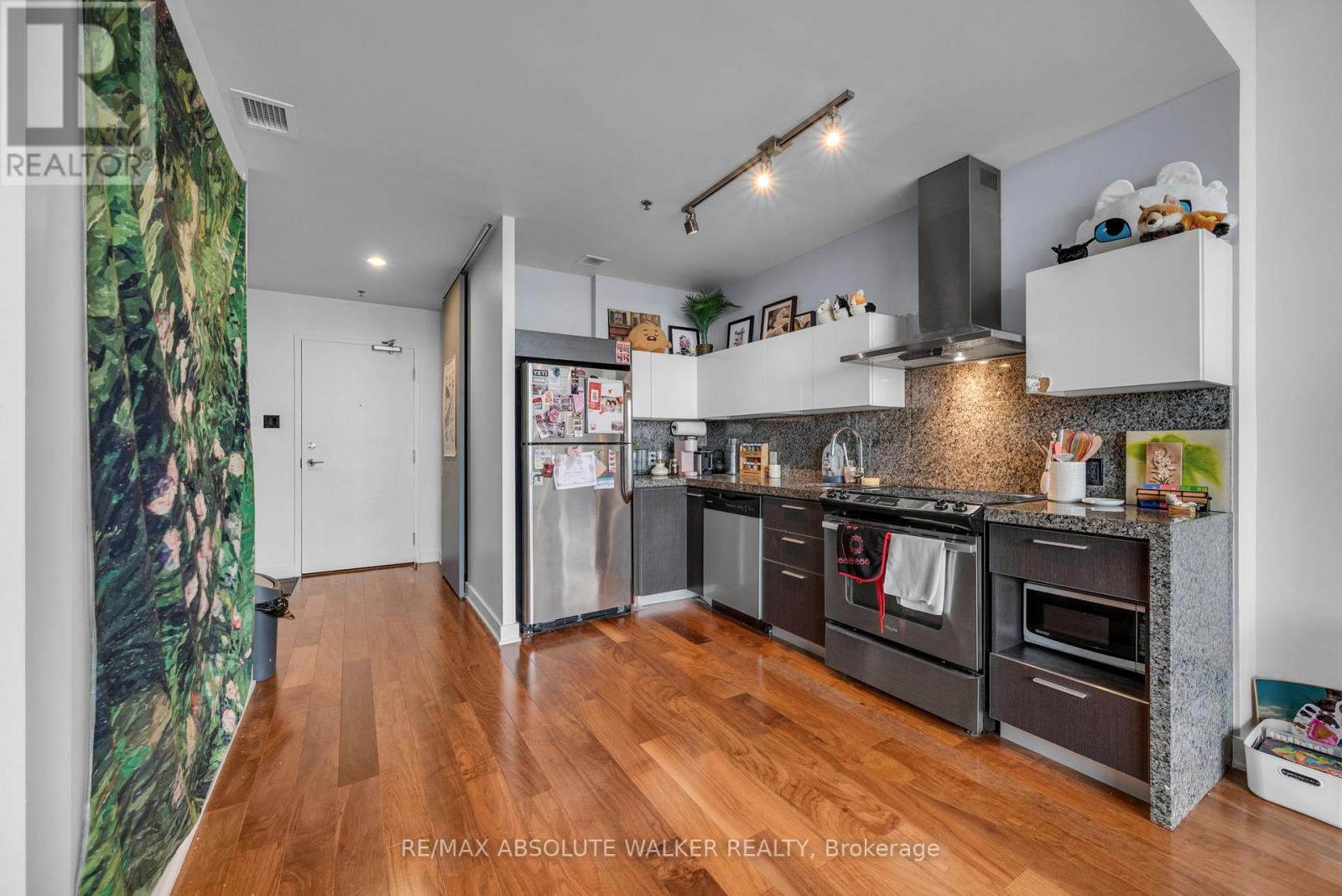 #717 360 MCLEOD STREET - 17
