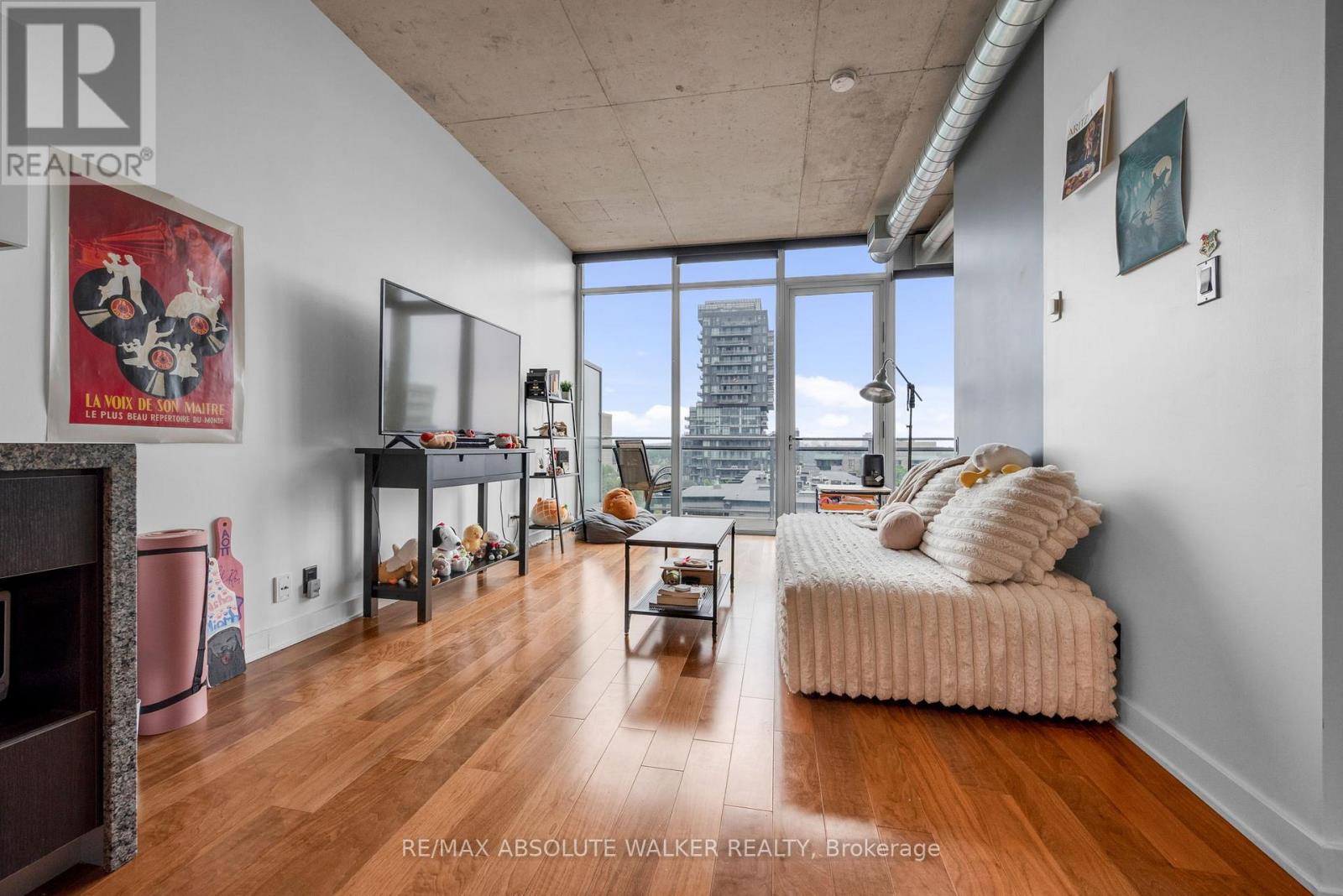 #717 360 MCLEOD STREET - 15