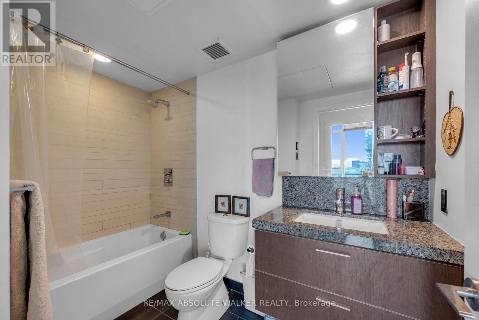 #717 360 MCLEOD STREET - 27