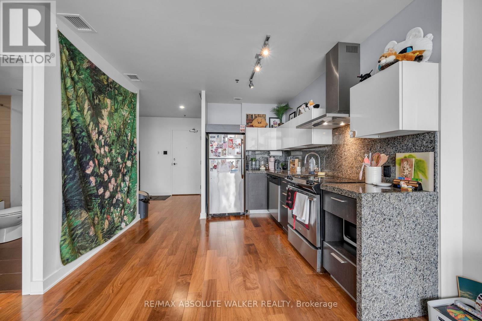 #717 360 MCLEOD STREET - 18
