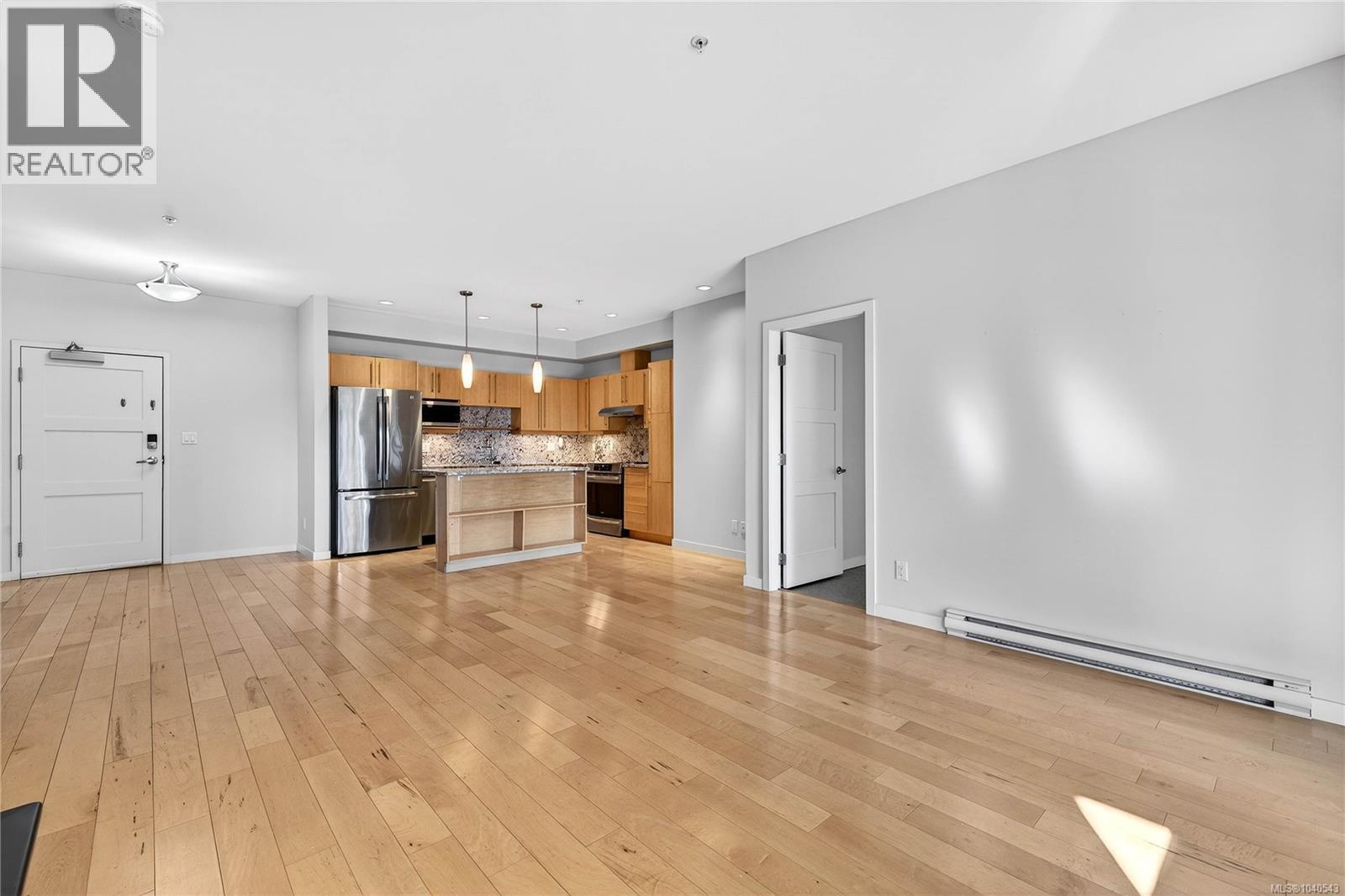 #202 6591 Lincroft Rd - 16