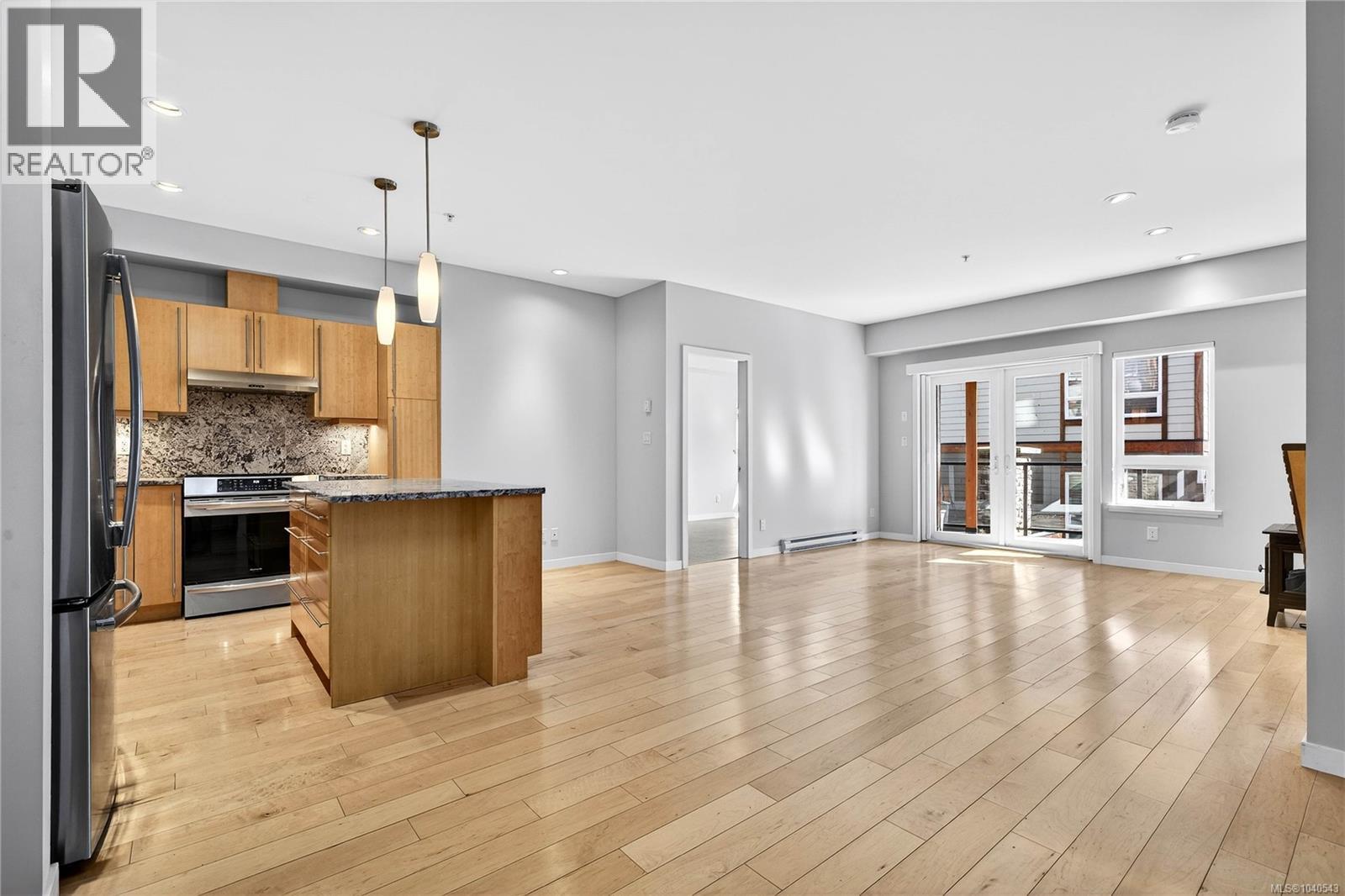 #202 6591 Lincroft Rd - 3