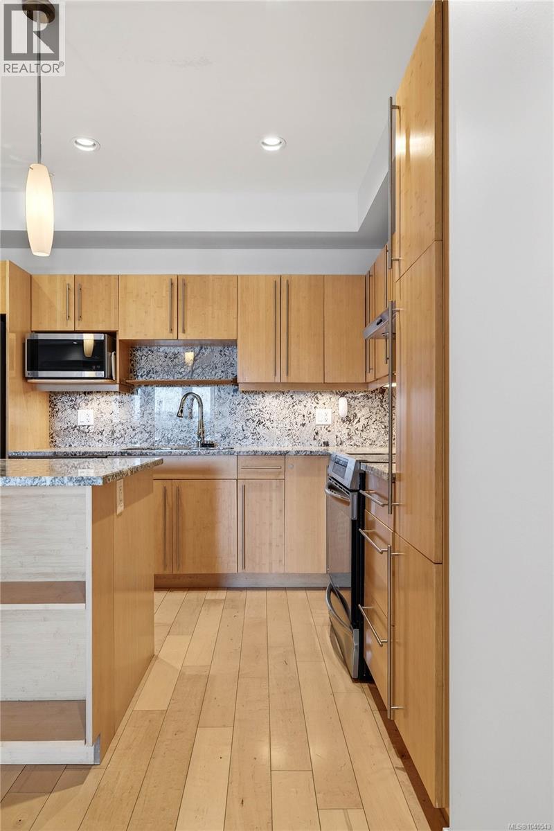 #202 6591 Lincroft Rd - 6
