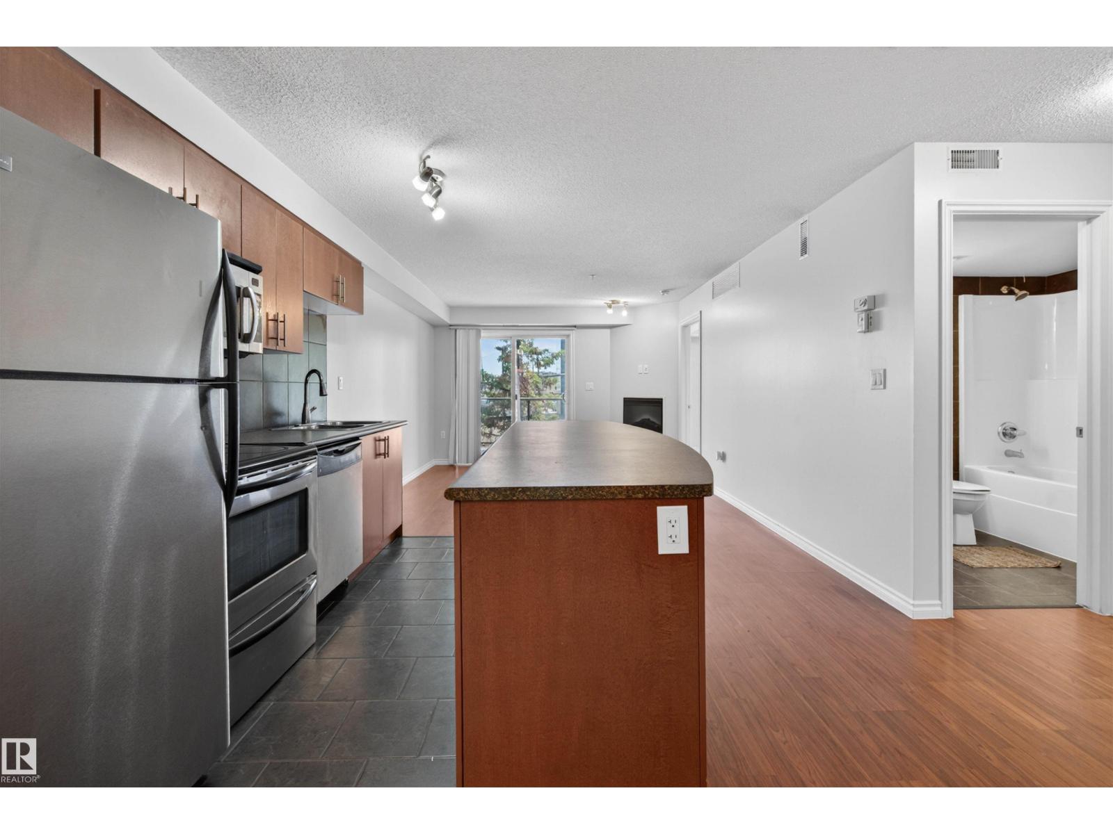 #210 10118 106 AV NW - 18