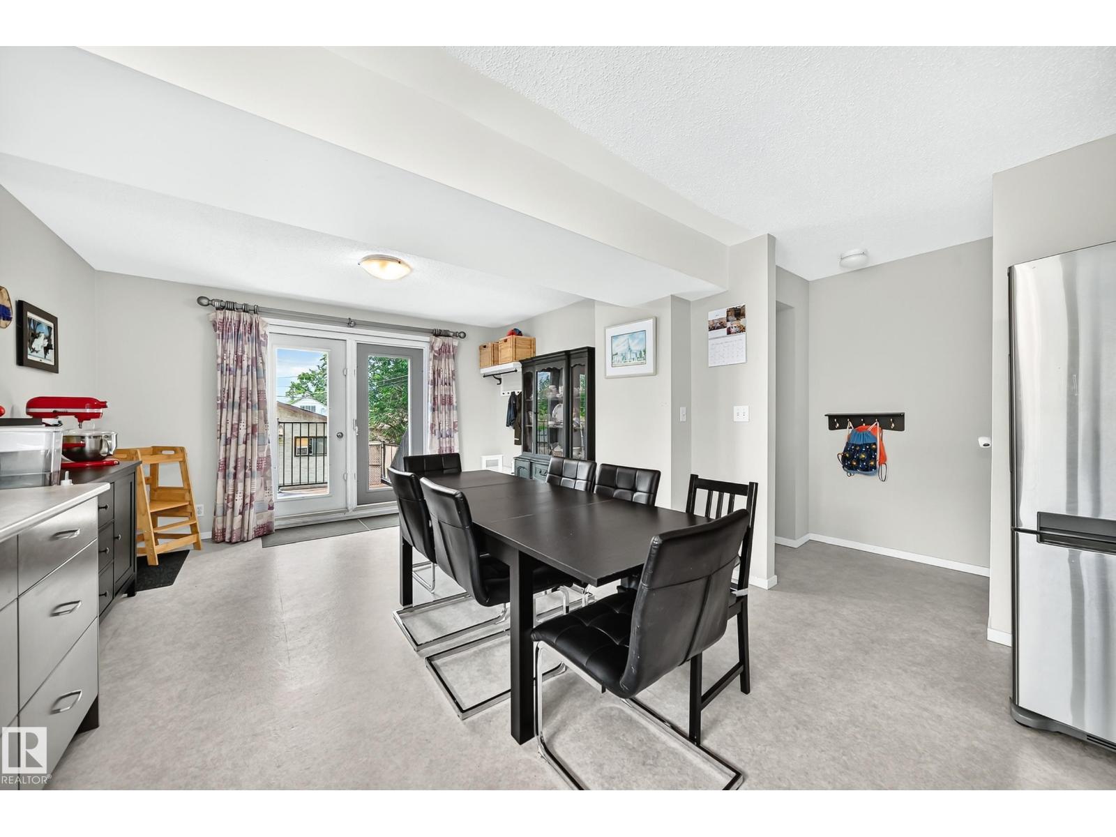 10210 154 ST NW - 4