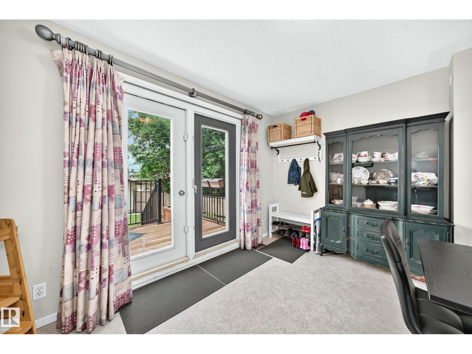 10210 154 ST NW - 5